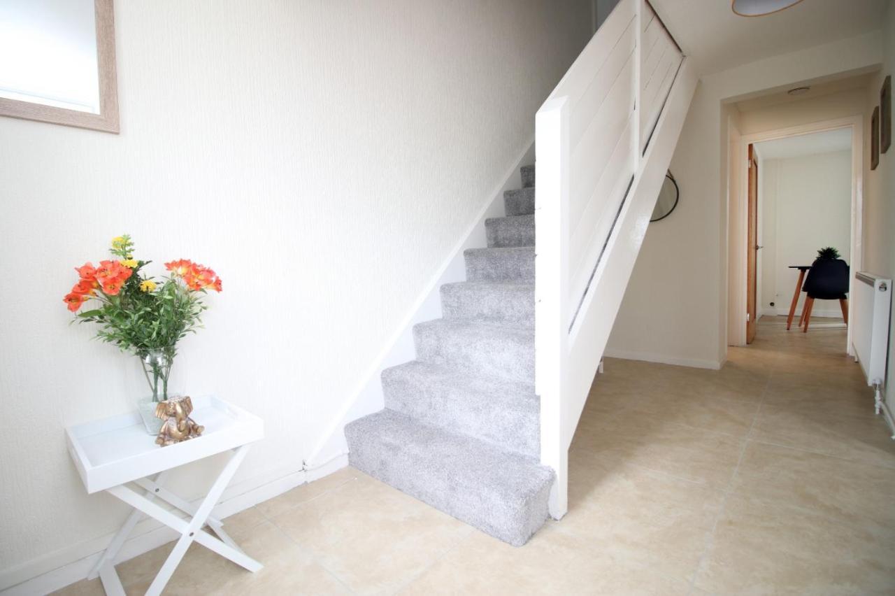 Family Home In The Charming Coastal Town Of Barry Ngoại thất bức ảnh